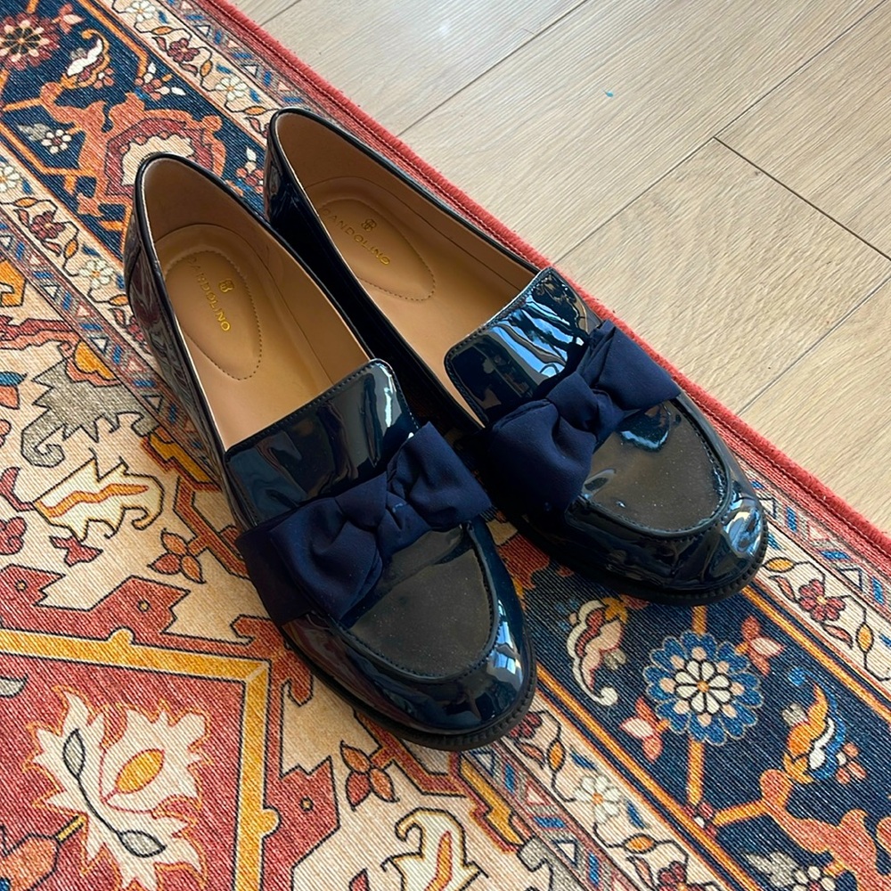 Navy blue women’s loafers with bow